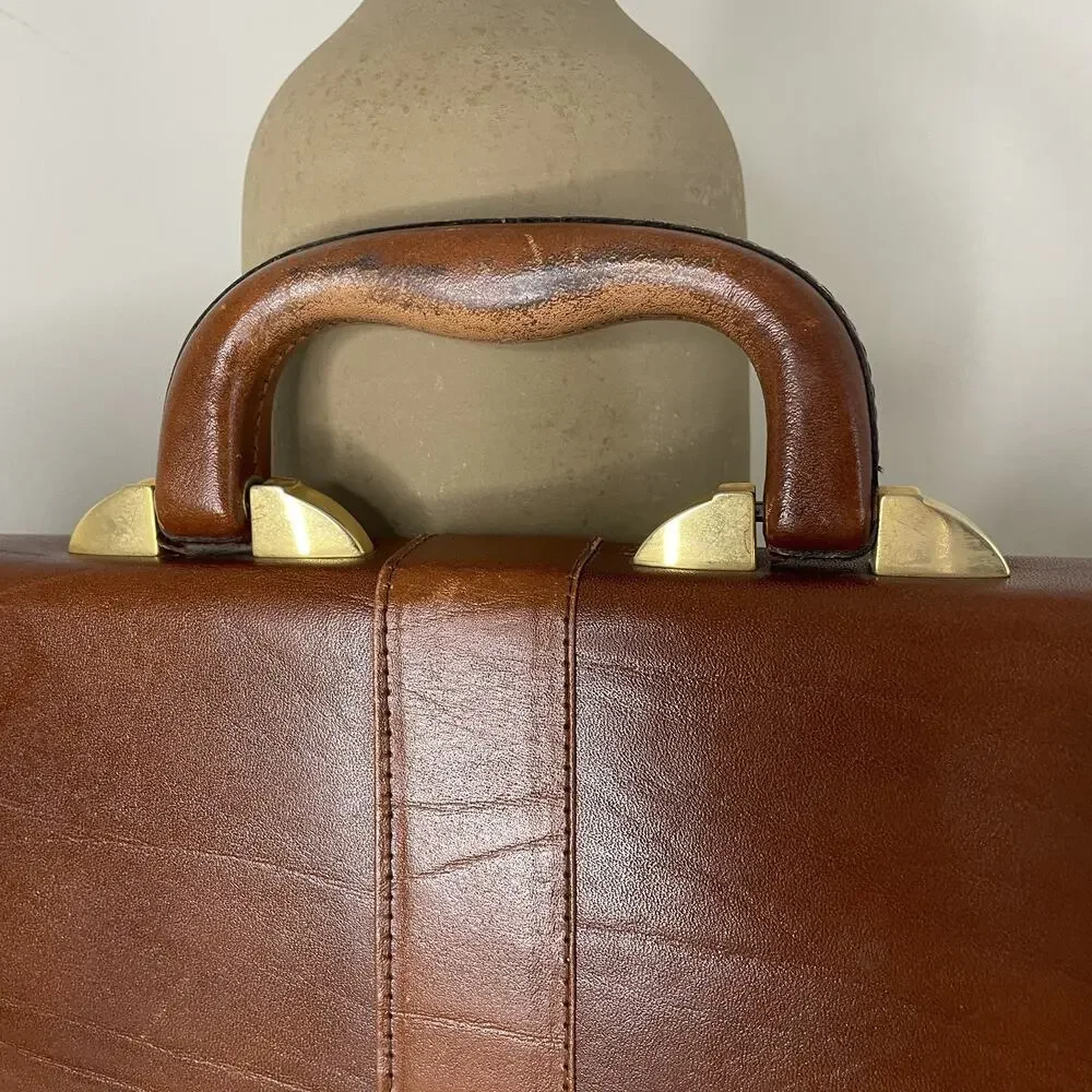 VTG Cognac Brown Leather Briefcase Attaché Case Trifold Wall Street Finance Bro